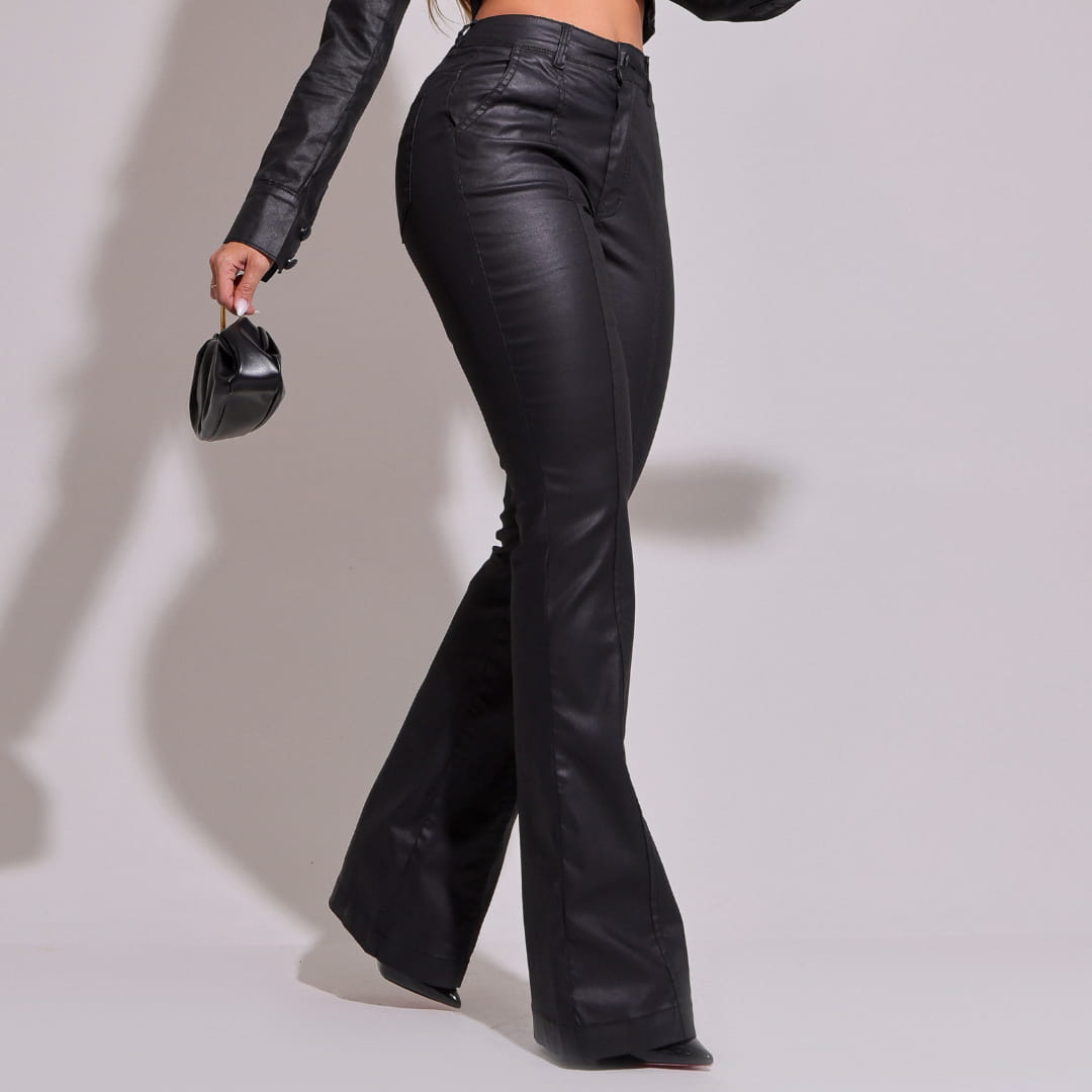Calça Flare Encerada Bolso Faca Preta Itália - MK209M